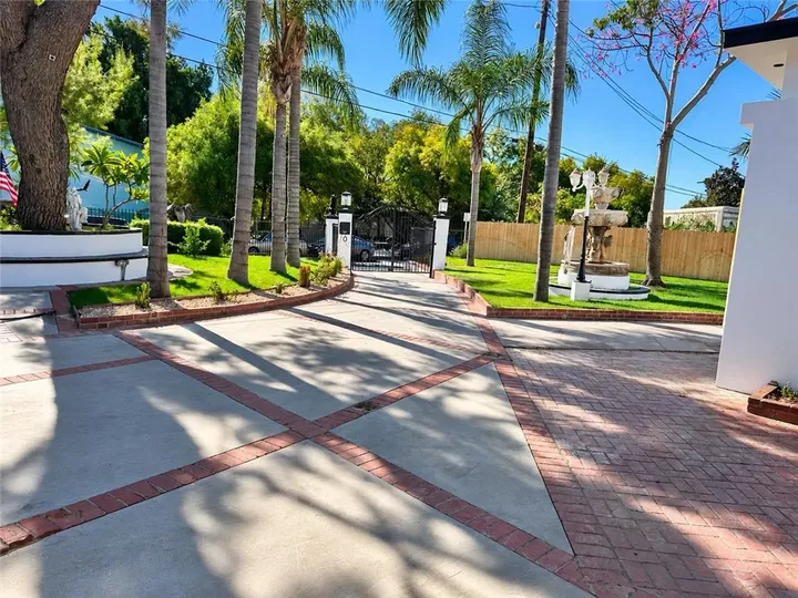 Property Photo:  14401 Lakeside  CA 91342 