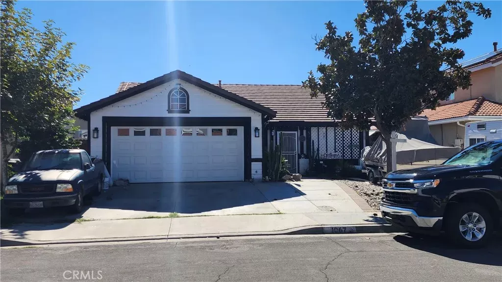 Property Photo:  1067 Abbottswood  CA 92571 