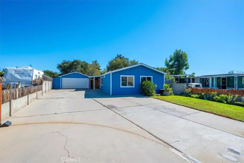 Property Photo:  633 Beverly Drive  CA 93444 