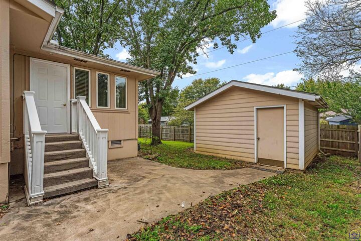 Property Photo:  3131 SW Belle Ave  KS 66614 