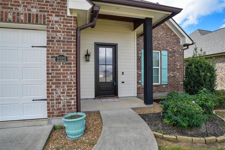 Property Photo:  2523 South Point Drive  LA 70605 