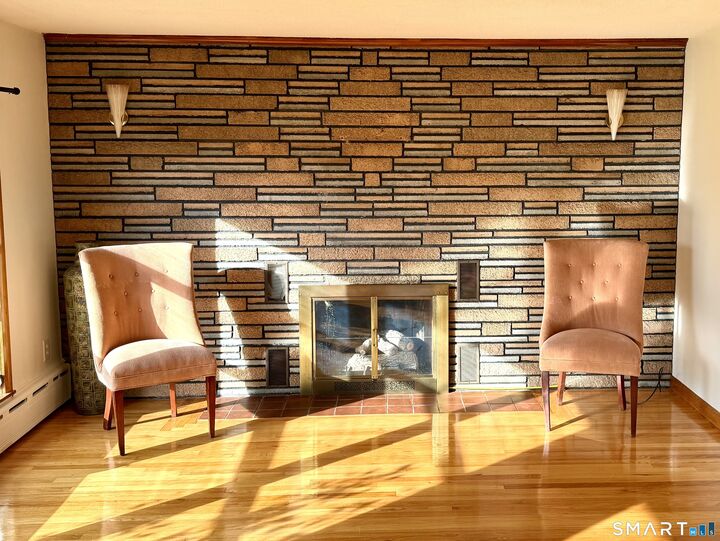 Property Photo:  7 June Avenue South  CT 06277 
