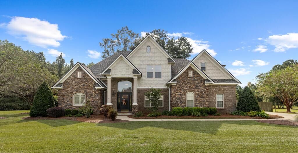 Property Photo:  208 Glen Oaks Dr.  AL 36301 