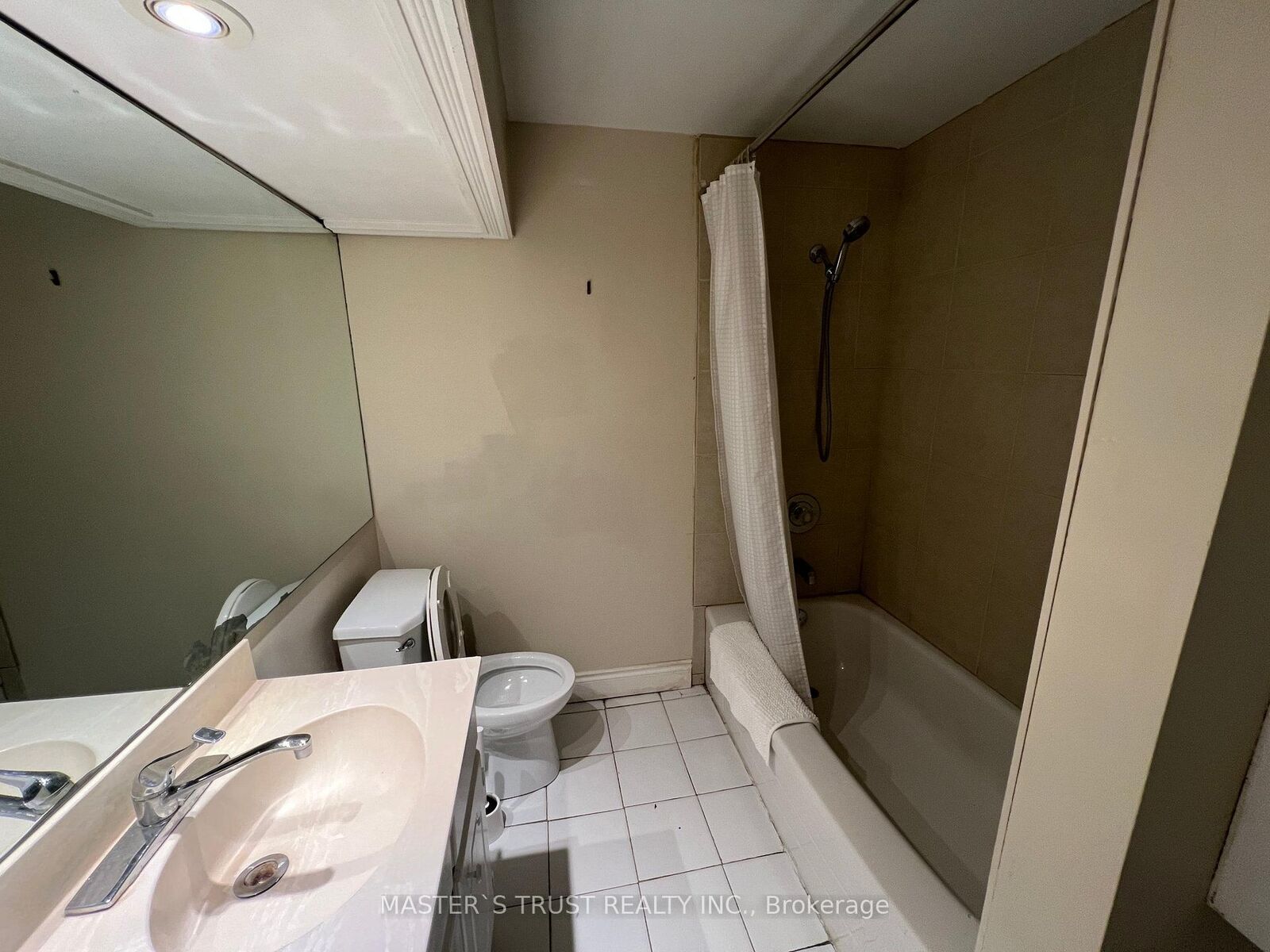 Property Photo:  3145 Ibbeston Crescent  ON L5C 1Z1 