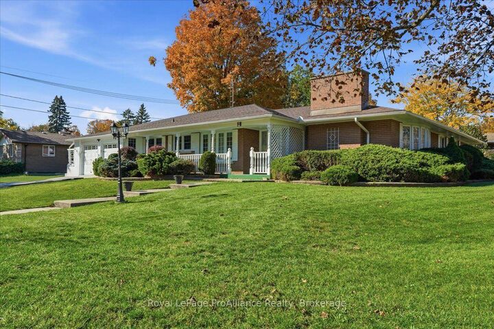 Property Photo:  9 Parkview Heights  ON K8V 5L9 