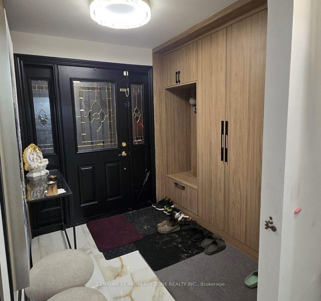 Property Photo:  91 Avondale Boulevard  ON L6T 1H5 