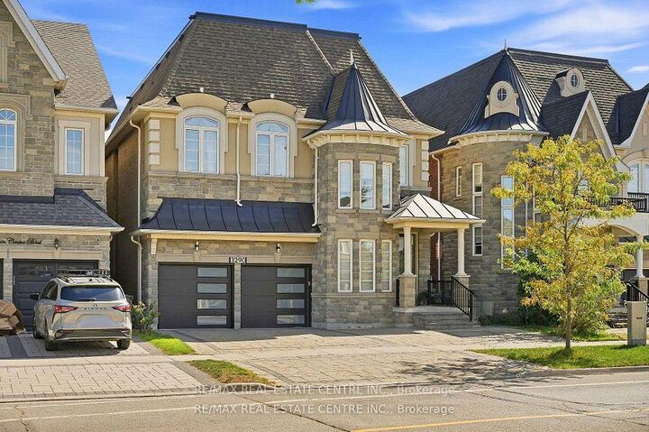 Property Photo:  3290 Erin Centre Boulevard  ON L5M 0K9 
