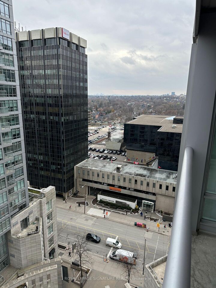Property Photo:  2191 Yonge Street 1704  ON M4S 3H8 