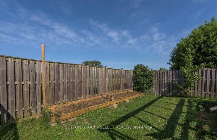 Property Photo:  1610 Benjamin Drive  ON N5V 5K1 