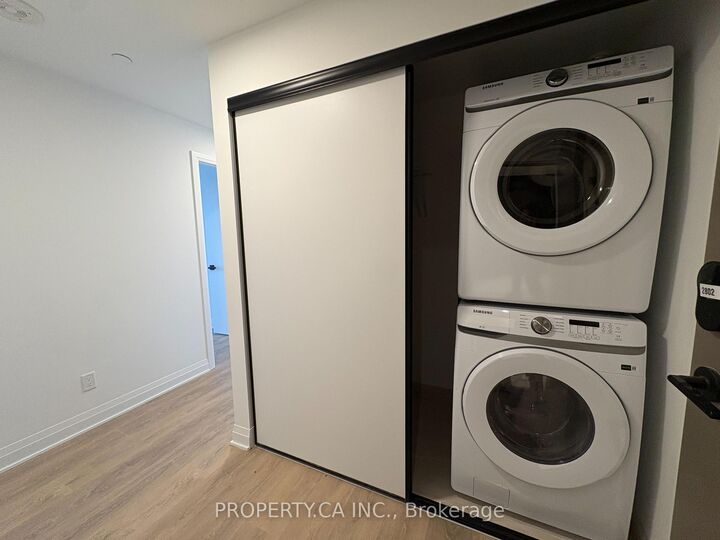 Property Photo:  4015 The Exchange Street 2802  ON L5B 0N9 