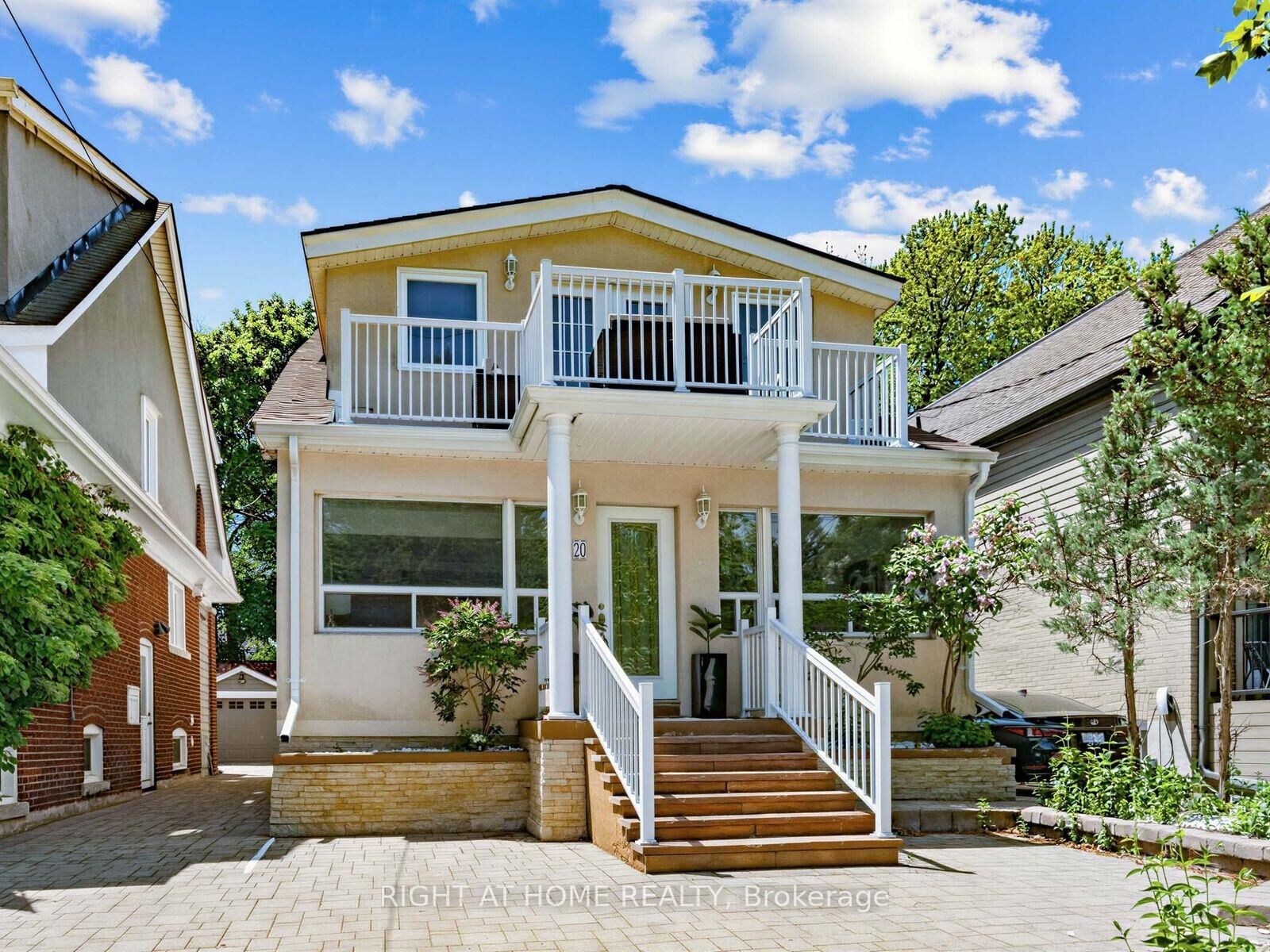 Property Photo:  20 Kildonan Drive Lower  ON M1N 3B5 