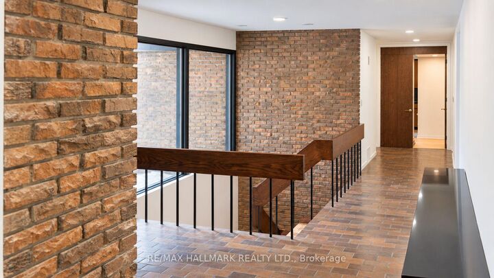 Property Photo:  16 Royal Oak Drive  ON M3C 2M2 