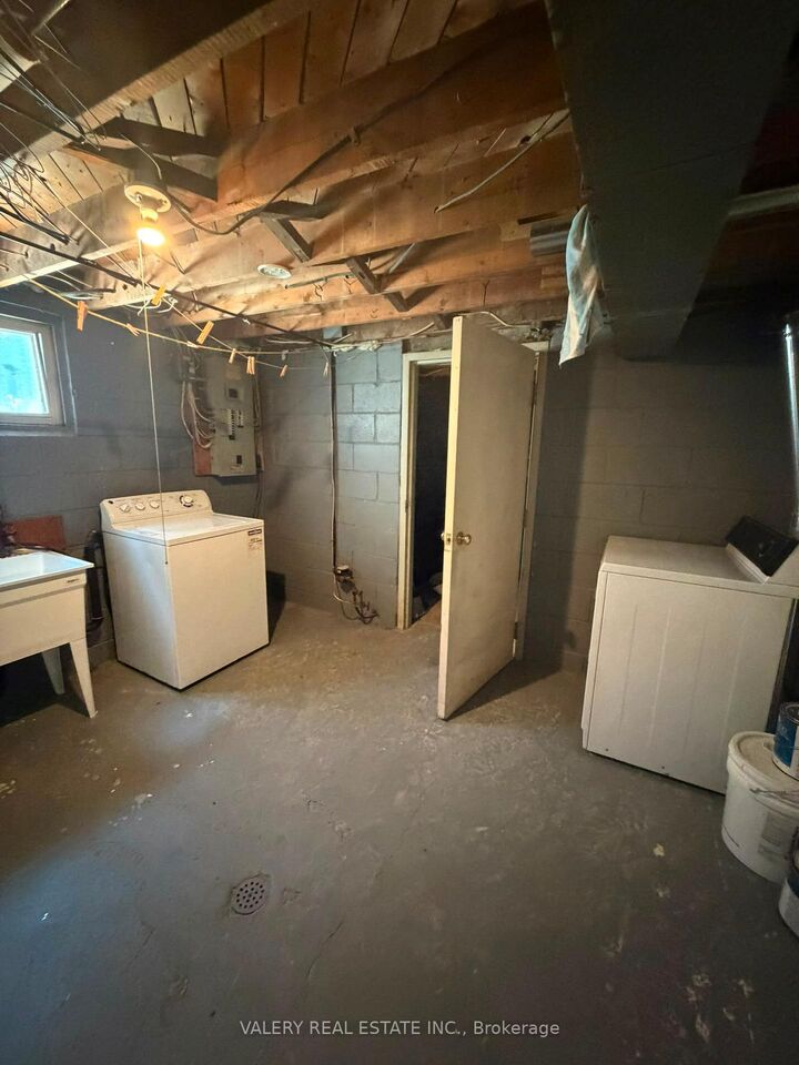 Property Photo:  425 Livingston Road N  ON M1E 1M5 