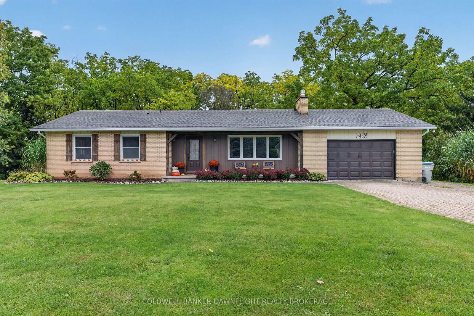 Property Photo:  368 Station Street  ON N0M 2K0 
