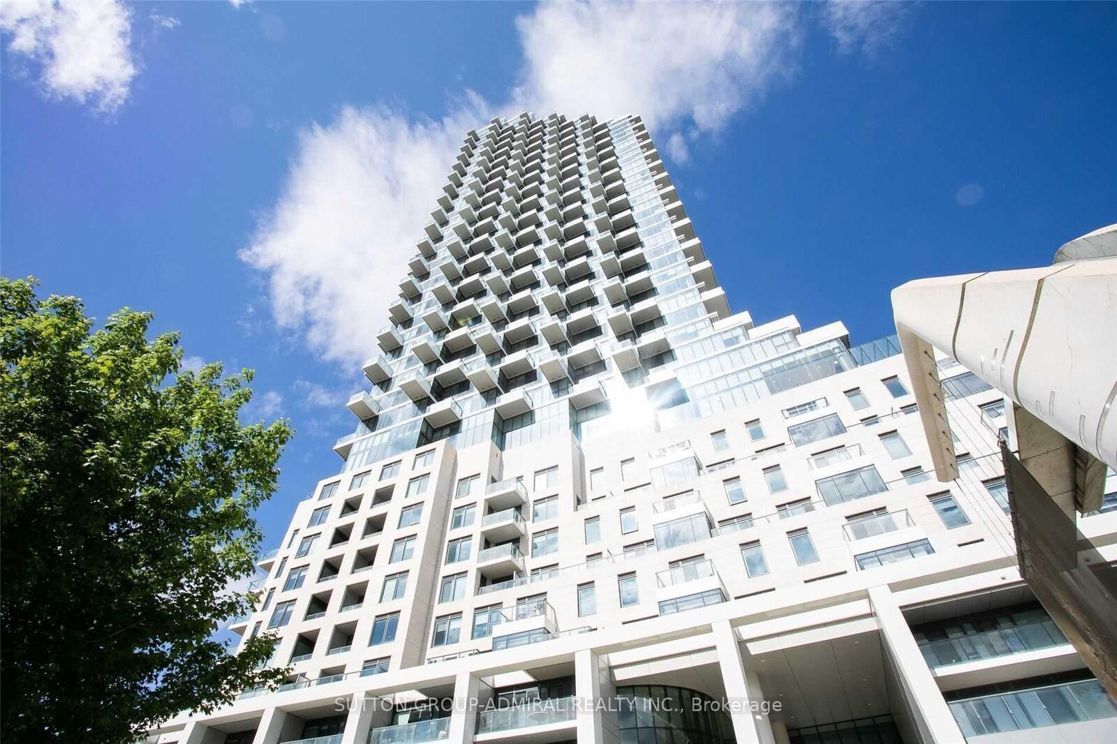 Property Photo:  16 Bonnycastle Street 1807  ON M5A 0C9 