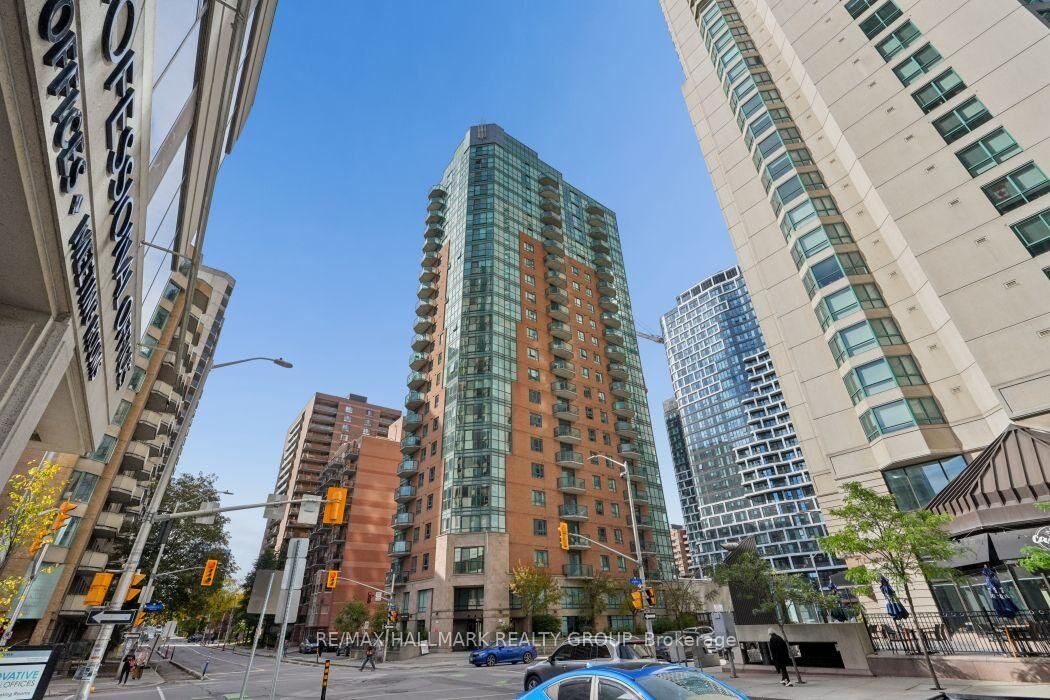 Property Photo:  445 Laurier Avenue W 302  ON K1N 6R4 