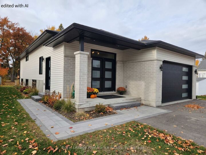 Property Photo:  8 Aldersgate Drive B  ON K8P 4G3 