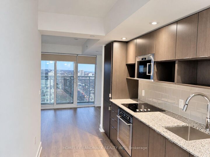 Property Photo:  89 McGill Street 2207  ON M5B 0B1 