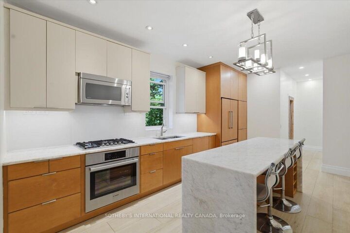 Property Photo:  33 Rose Avenue Upper Unit  ON M4X 1N7 