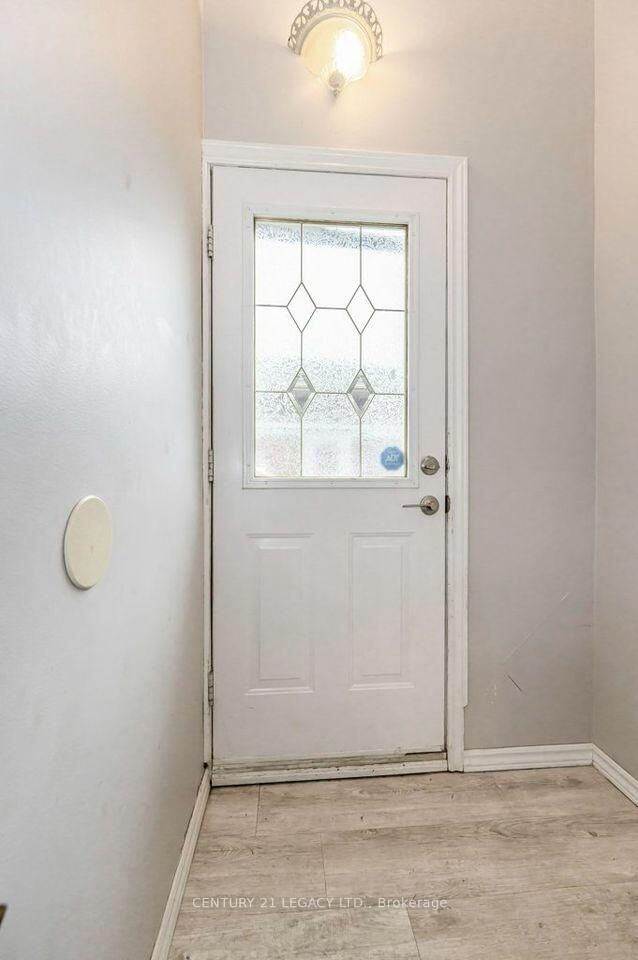 Property Photo:  224 River Road E Bsmnt  ON N2B 2G8 