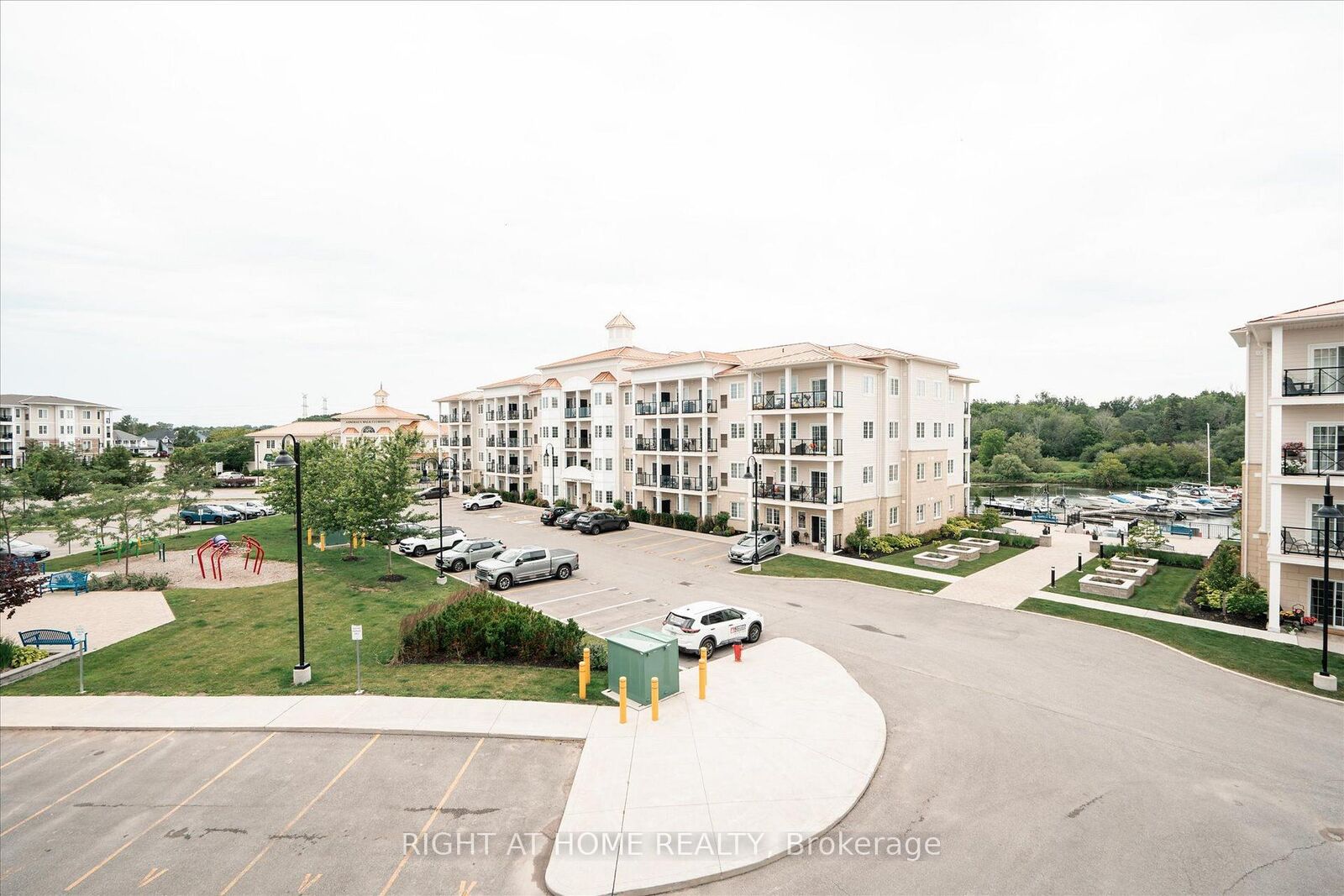 Property Photo:  50 Lakebreeze Drive 321  ON L1B 0V9 