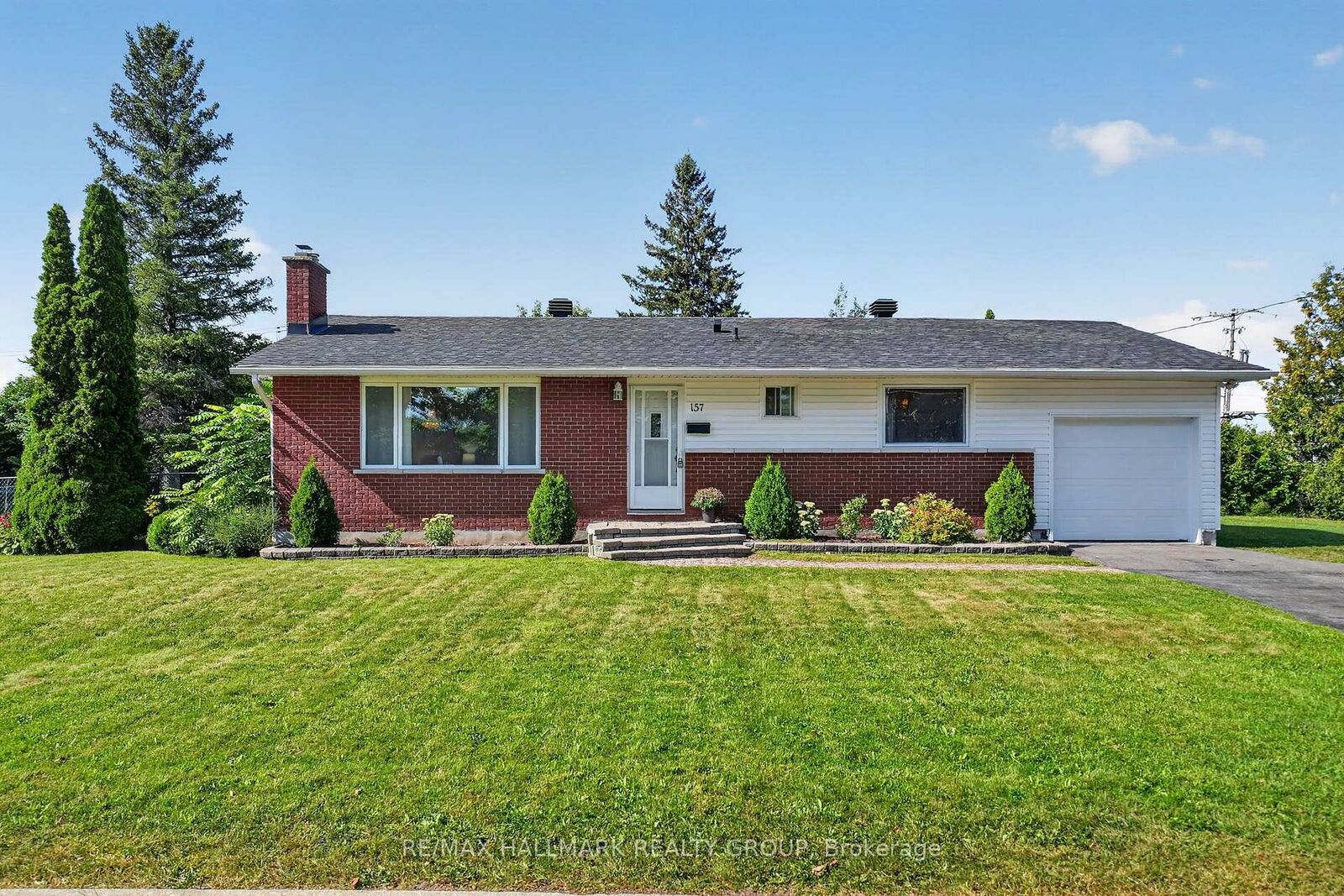 Photo de la propriété: 157 Lacroix Avenue ON K1E 1K2