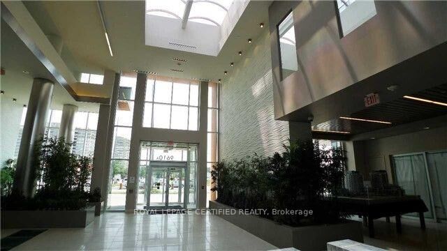 Property Photo:  9608 Yonge Street 701  ON L4C 1V6 