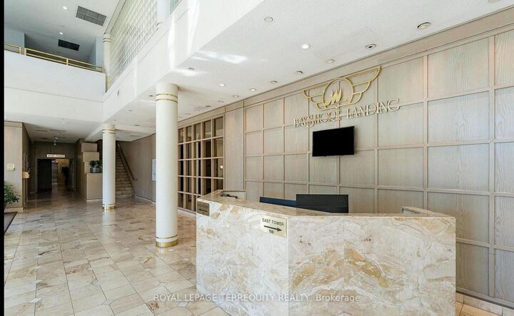Property Photo:  140 Dunlop Street E 1005  ON L4M 6H9 