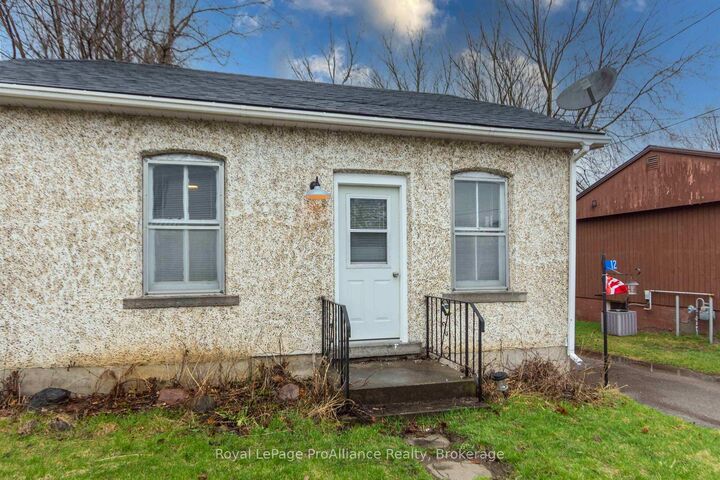 Property Photo:  12 Albert Road  ON K0K 2C0 