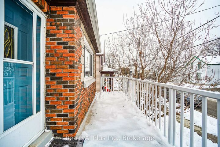 Photo de la propriété:  137 Banting Avenue  ON L1H 2M5 