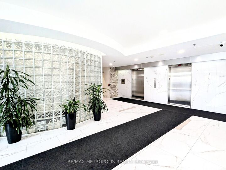 Property Photo:  2550 Lawrence Avenue E 1202  ON M1P 2R7 