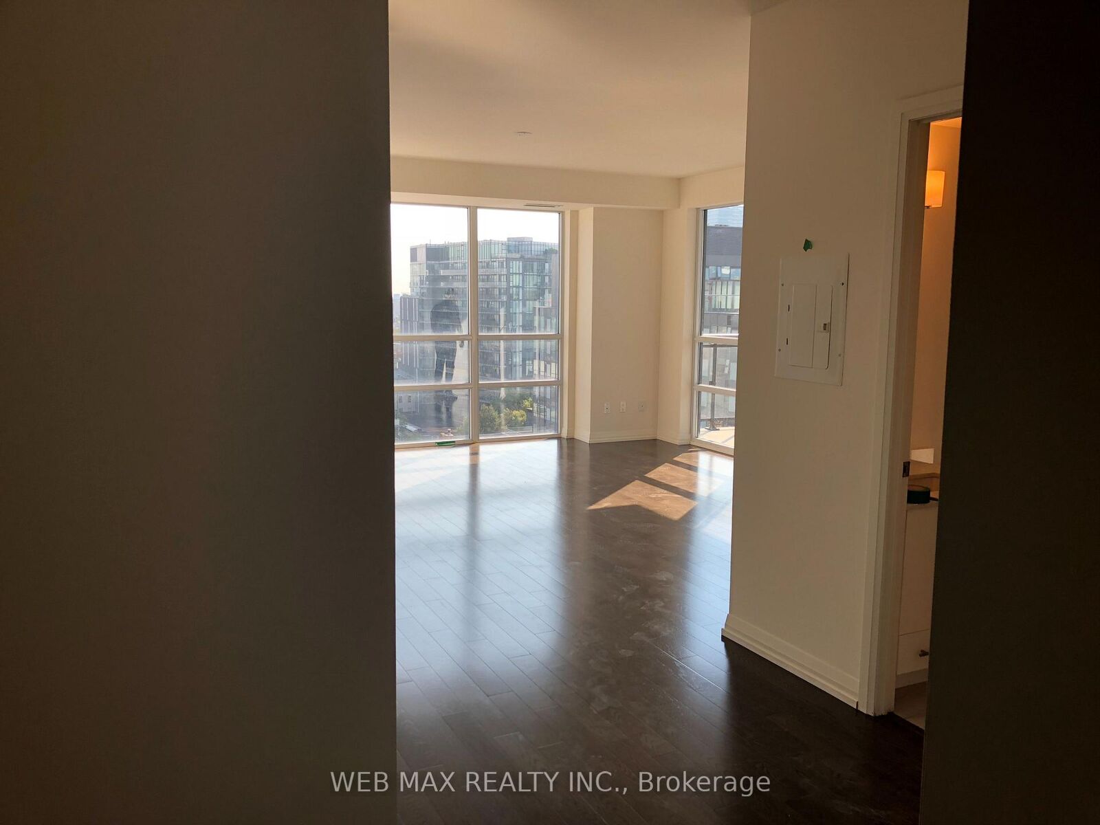 Property Photo:  460 Adelaide Street E 1528  ON M5A 0E7 