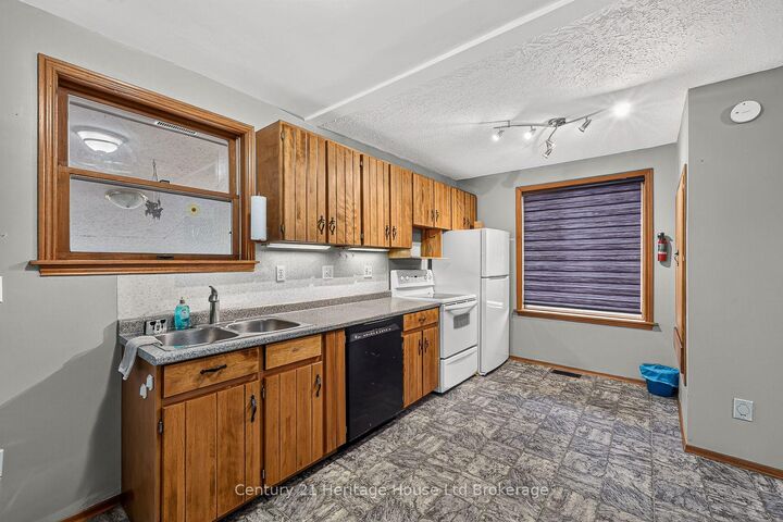 Property Photo:  136 Dover Street  ON N4S 3M1 