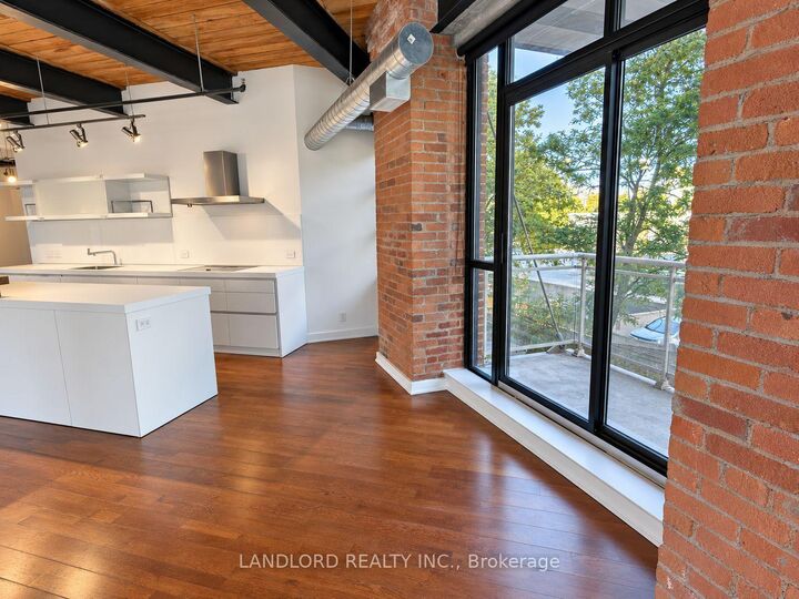 Property Photo:  