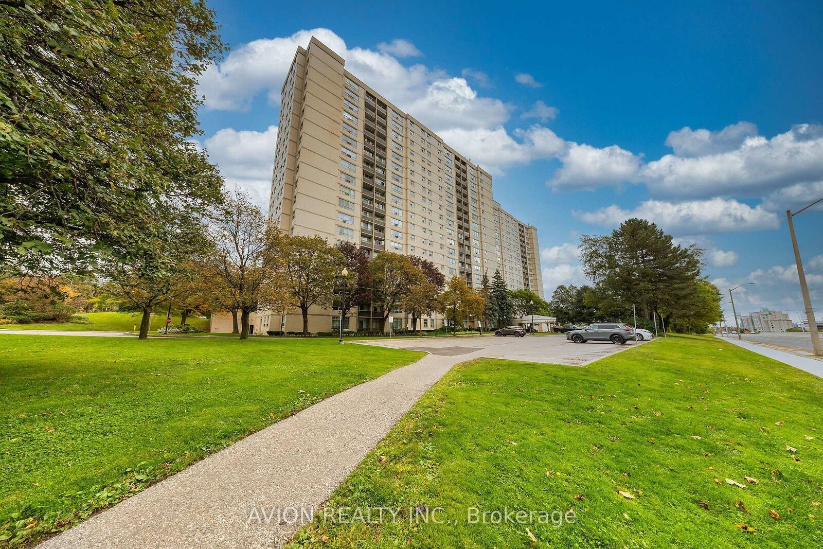 Property Photo:  5 Parkway Forest Drive 1911  ON M2J 1L2 