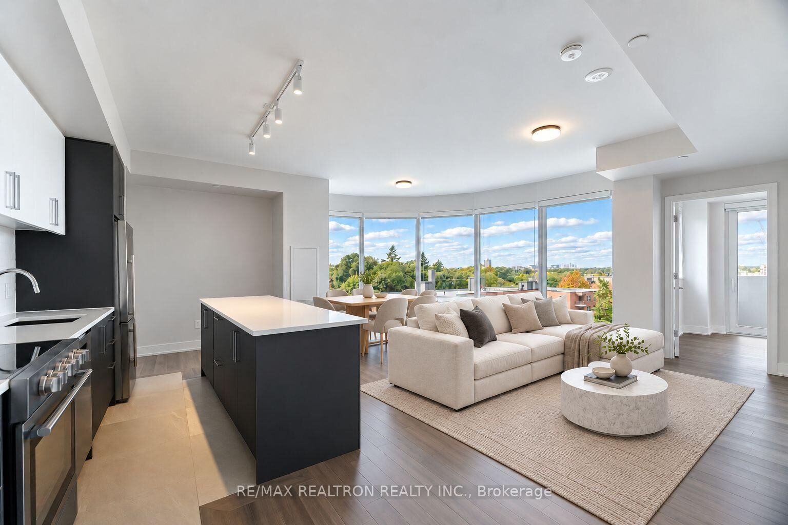 Property Photo:  2525 Bathurst Street 507  ON M6B 2Y9 