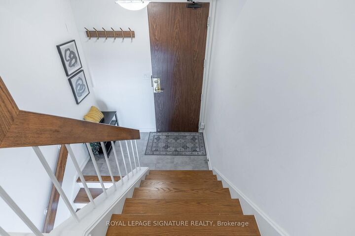 Property Photo:  33 Harbour Square 1806  ON M5J 2G2 
