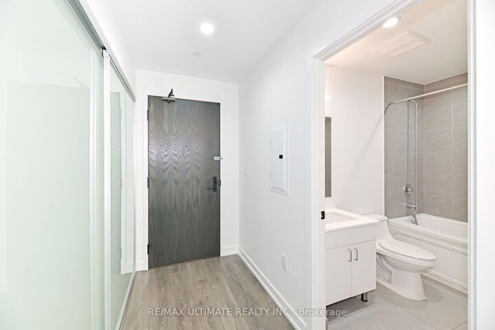 Property Photo: 426 University Avenue 2105 ON M5G 1S9