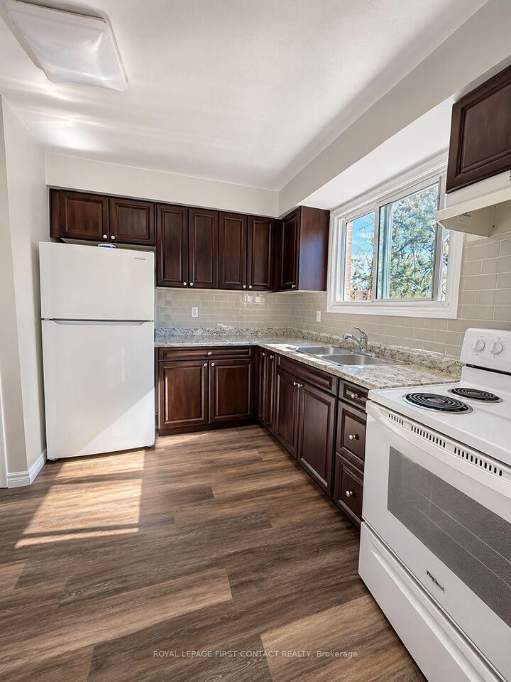 Property Photo:  1095 Mississaga Street W 44  ON L3V 6W7 