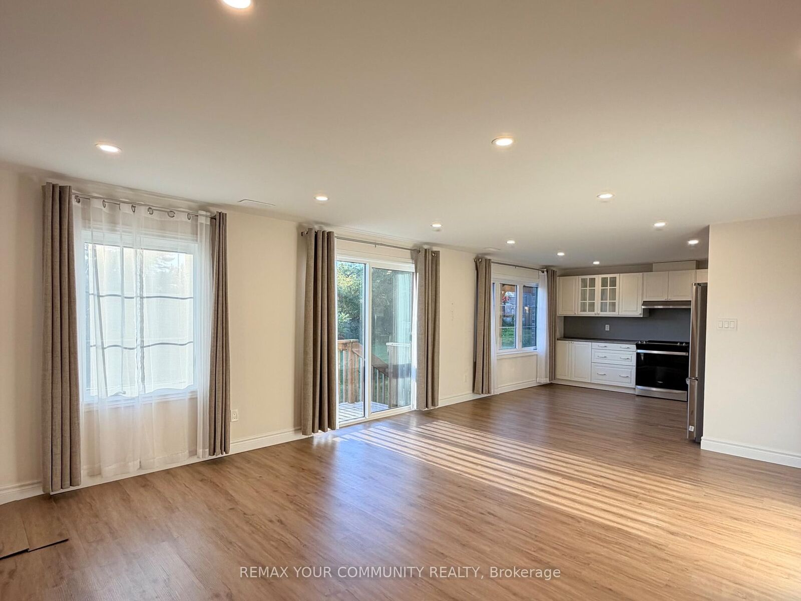 Property Photo:  22 Upbound Court Lower  ON L9N 0W1 