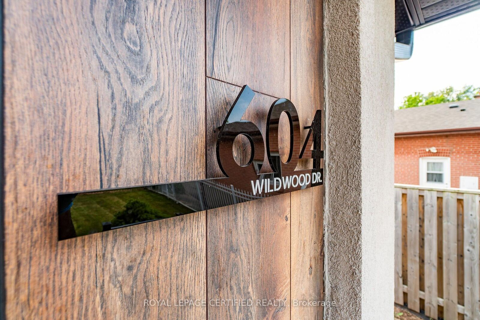 Property Photo:  604 Wildwood Drive Main  ON L6K 1V3 
