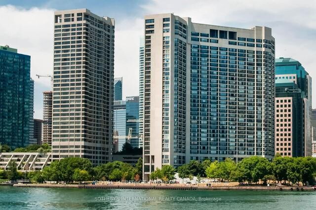 Property Photo:  33 Harbour Square 1240  ON M5J 2G2 
