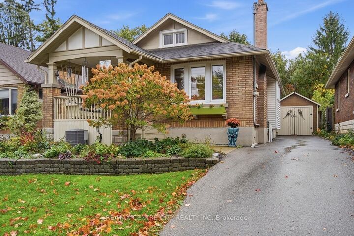 Property Photo:  649 Emery Street E  ON N6C 2G3 