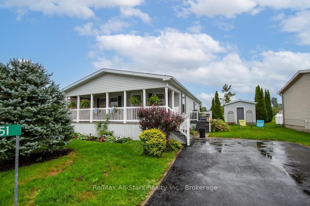 Property Photo: 51 Creekside Circle ON K0M 1L0