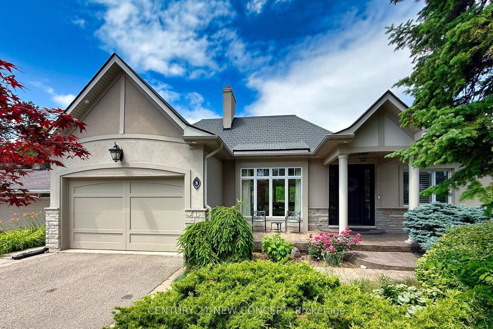 Property Photo: 8 Echo Valley Ridge ON M9B 2B3