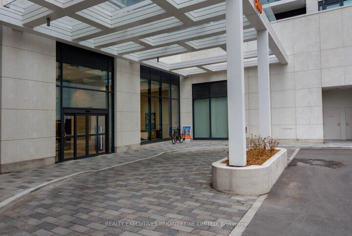 Property Photo:  9000 Jane Street 923  ON L4K 0M6 