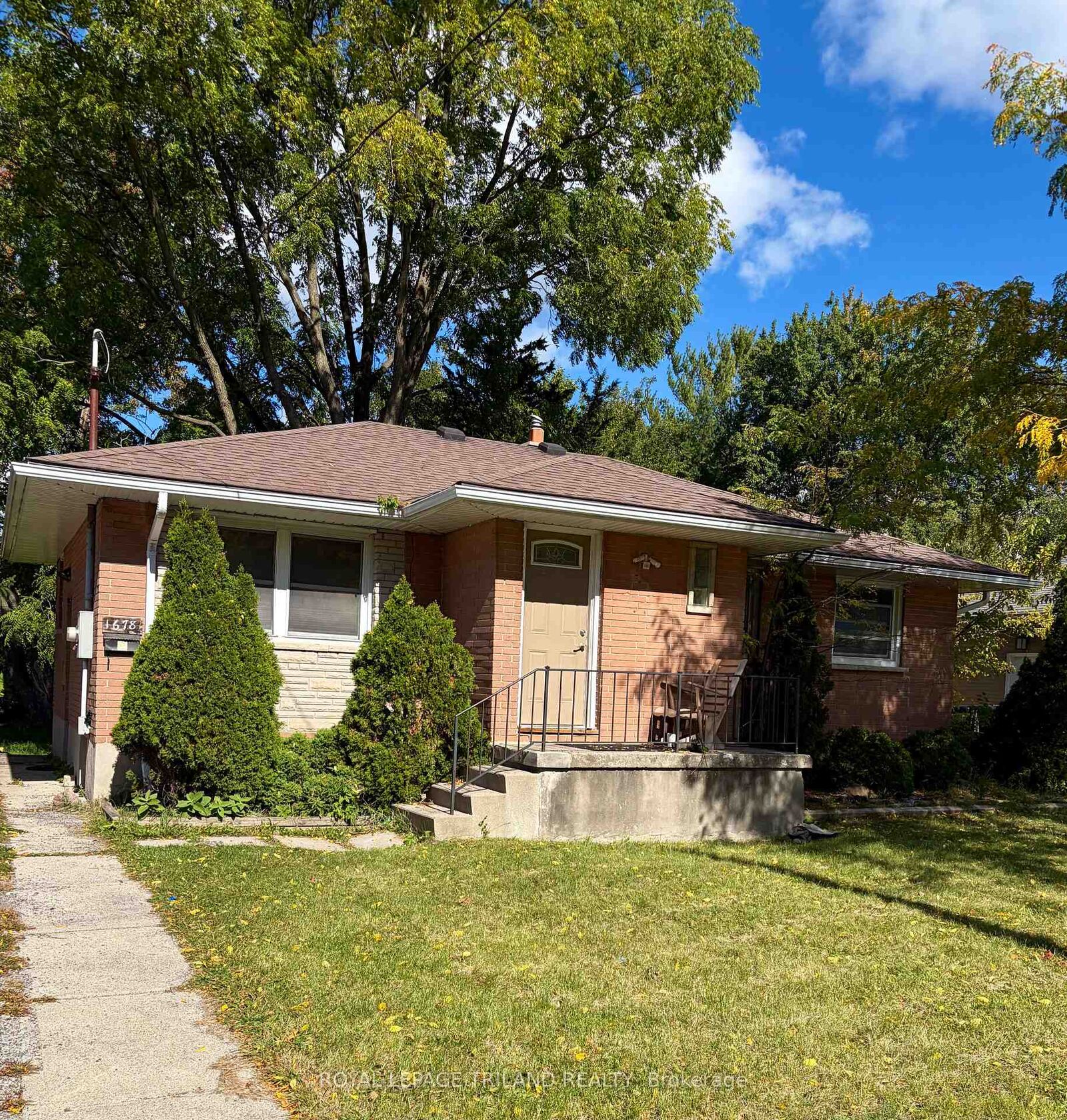 Property Photo:  1678 Dale Street  ON N5V 1Y2 