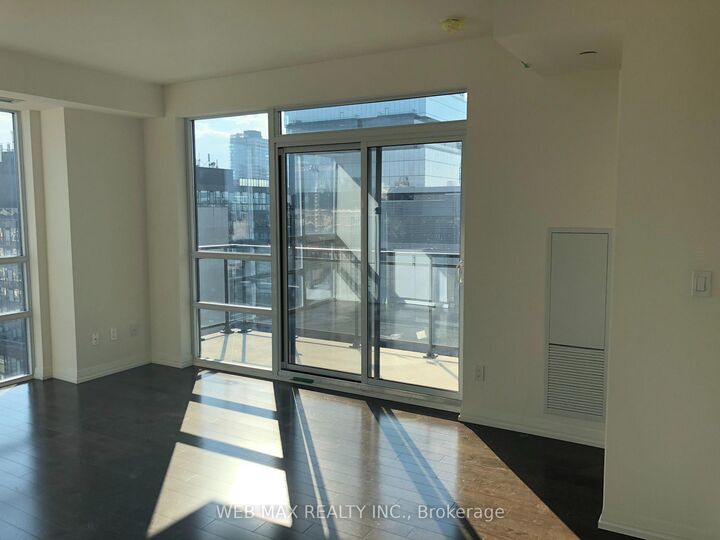 Property Photo:  460 Adelaide Street E 1528  ON M5A 0E7 