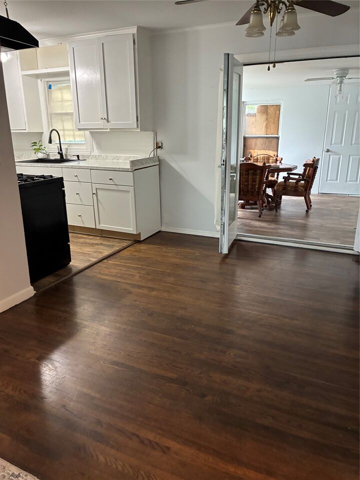 Property Photo:  7331 E King Place  OK 74115 