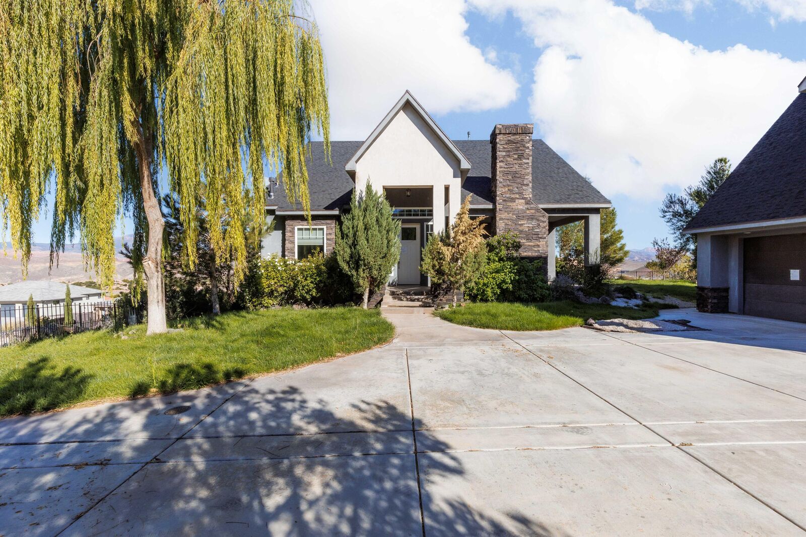Property Photo: 2321 W Ridge View Dr UT 84737